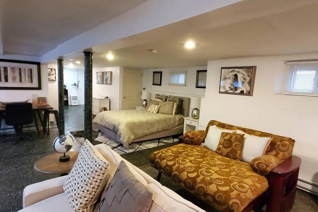 Cozy Studio; Lower Level Unit New York