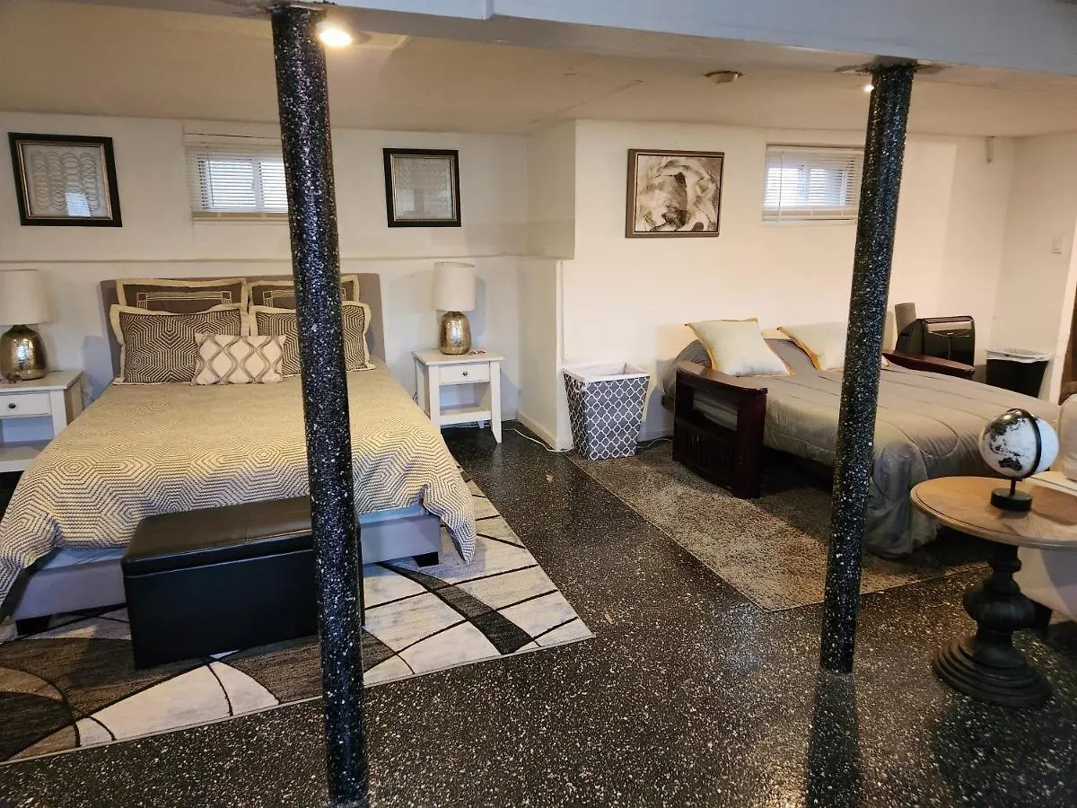 Cozy Studio; Lower Level Unit New York