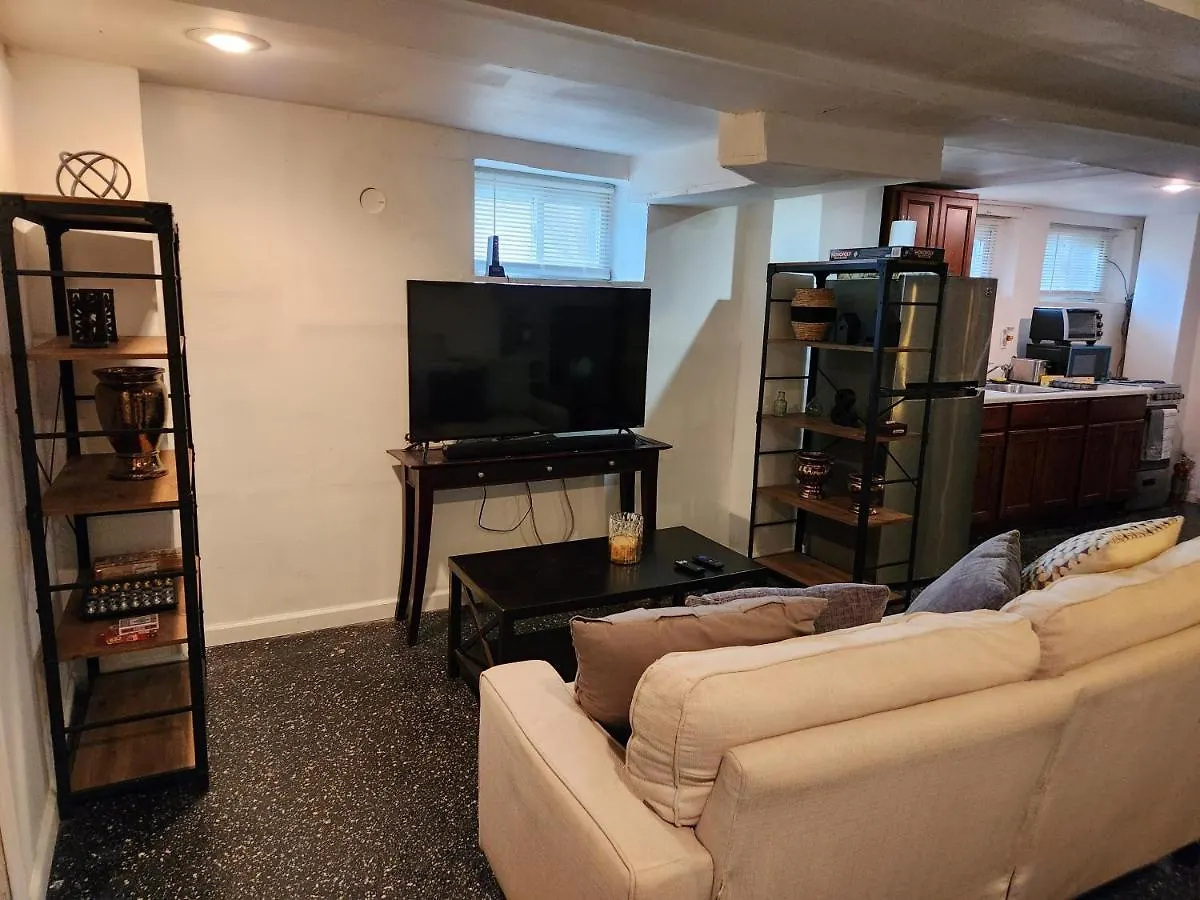 Apartment Cozy Studio; Lower Level Unit New York
